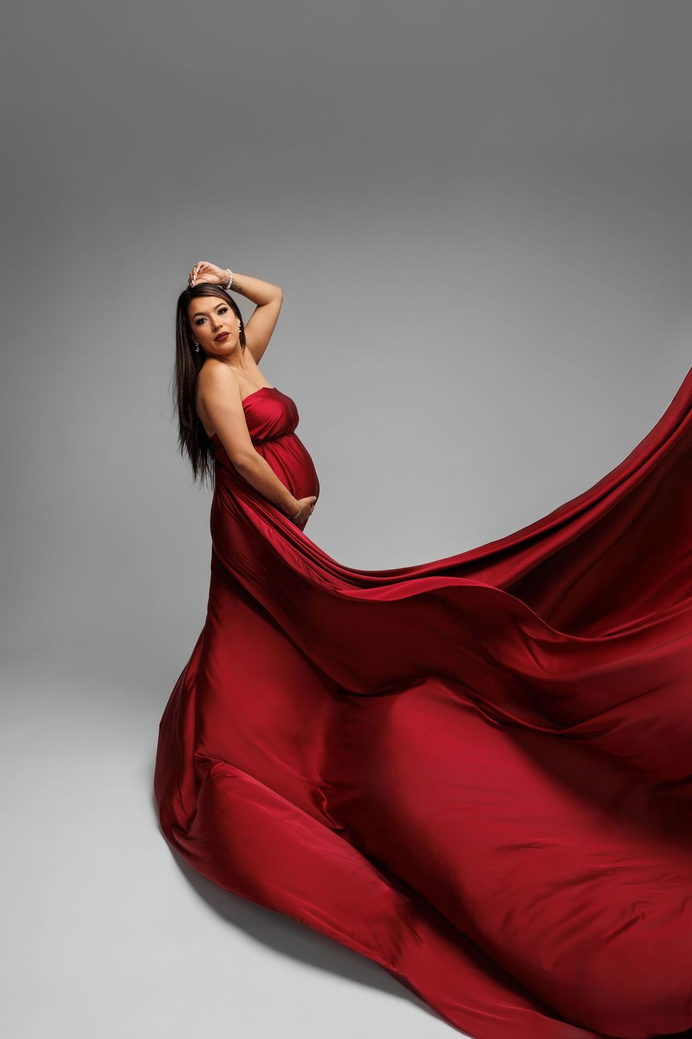 Luxury maternity photography in Chicago & suburbs featuring timeless studio and lifestyle portraits of expecting mothers.