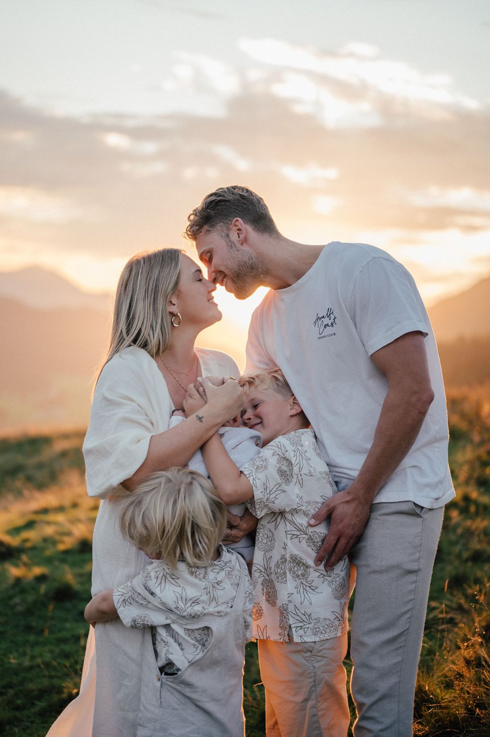 Claudia Margarethe | Sonnenuntergang in den Bergen | sunset family session | Familienfotos in Leogang