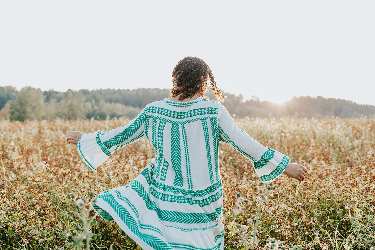Porträttfotografering på hösten med MaKiah vid Acksjön utanför Molkom, Karlstad. Fotograf i Karlstad Rebecca Nordin.