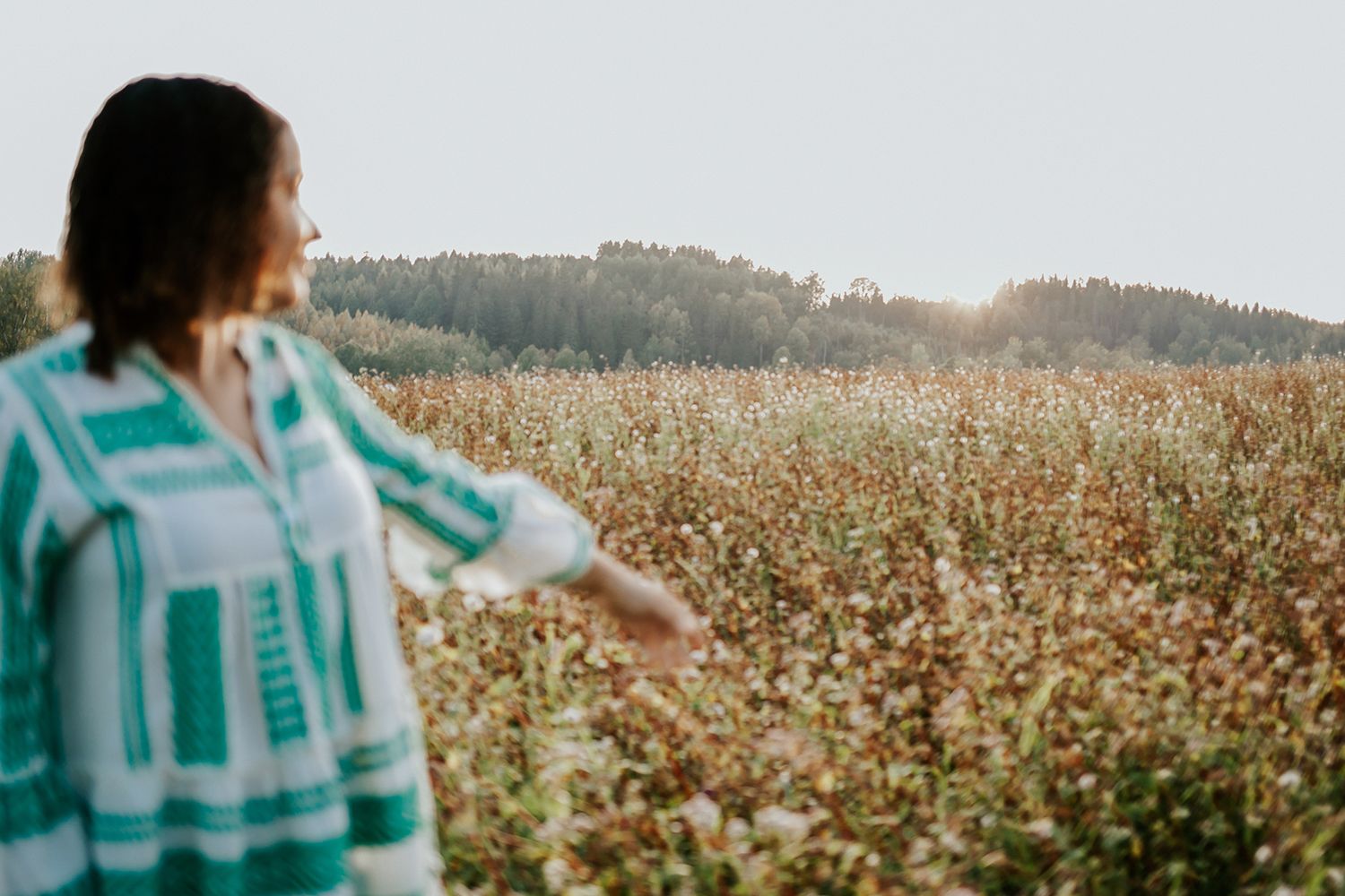 Porträttfotografering på hösten med MaKiah vid Acksjön utanför Molkom, Karlstad. Fotograf i Karlstad Rebecca Nordin.