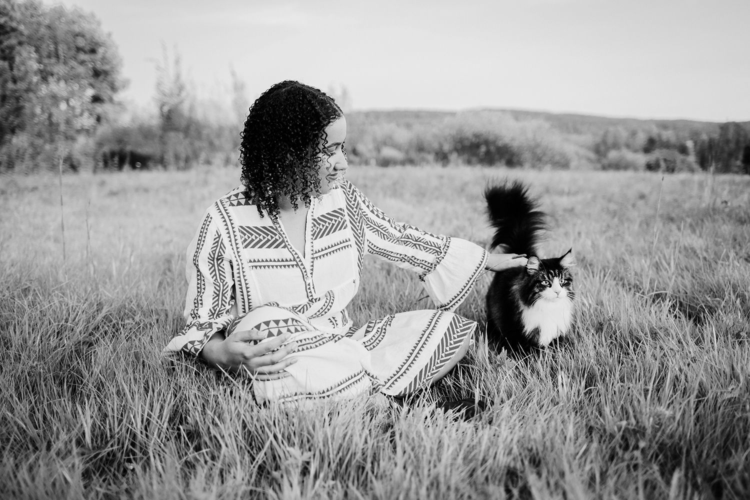 Porträttfotografering på hösten med MaKiah vid Acksjön utanför Molkom, Karlstad. Fotograf i Karlstad Rebecca Nordin.