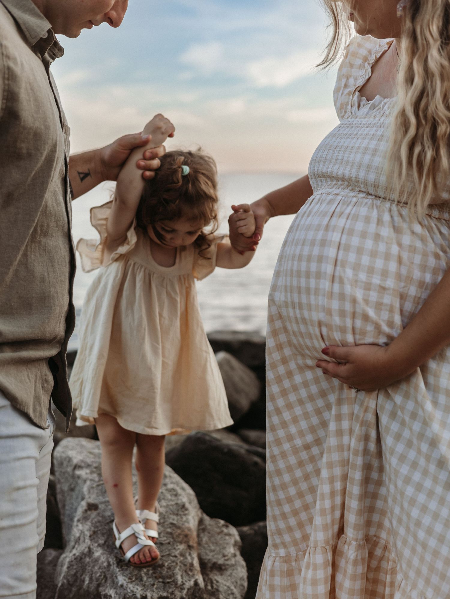 Southern Maryland, DC and NOVA maternity photoshoot. Beach maternity session