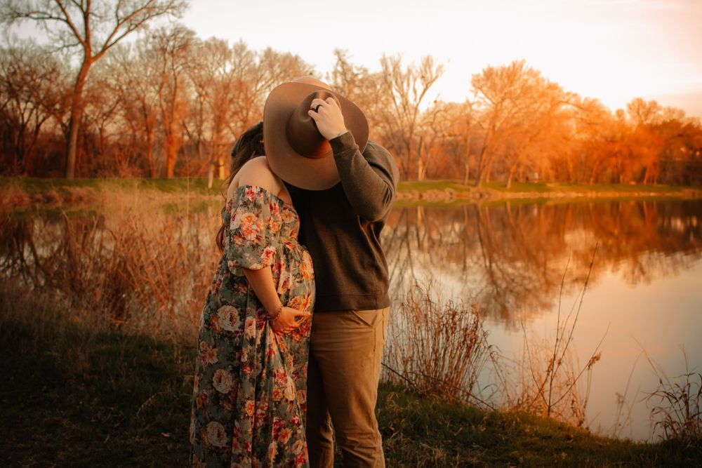 Golden hour maternity couples session in North Texas