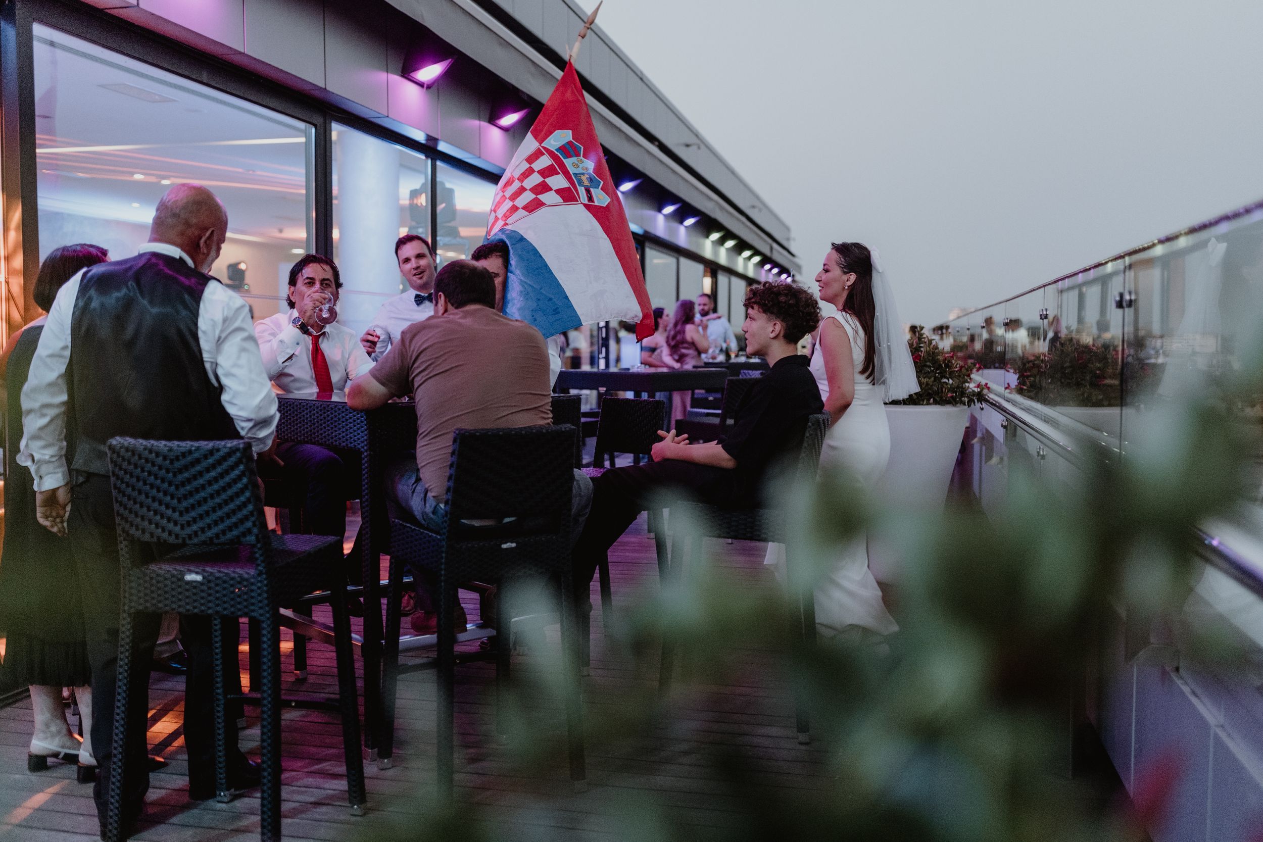 Wedding atmosphere at Bon Apetit terrace in Zagreb captured in wedding photography.