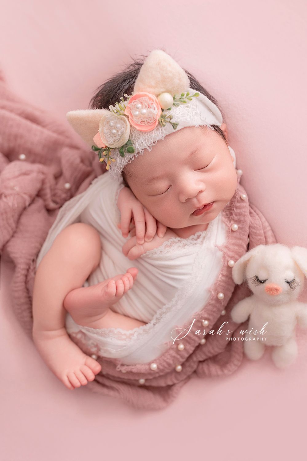 Calgary best Newborn, Baby, Maternity, Milestone & Family Photography | 10+ Years Expertise | 100% Client Satisfaction