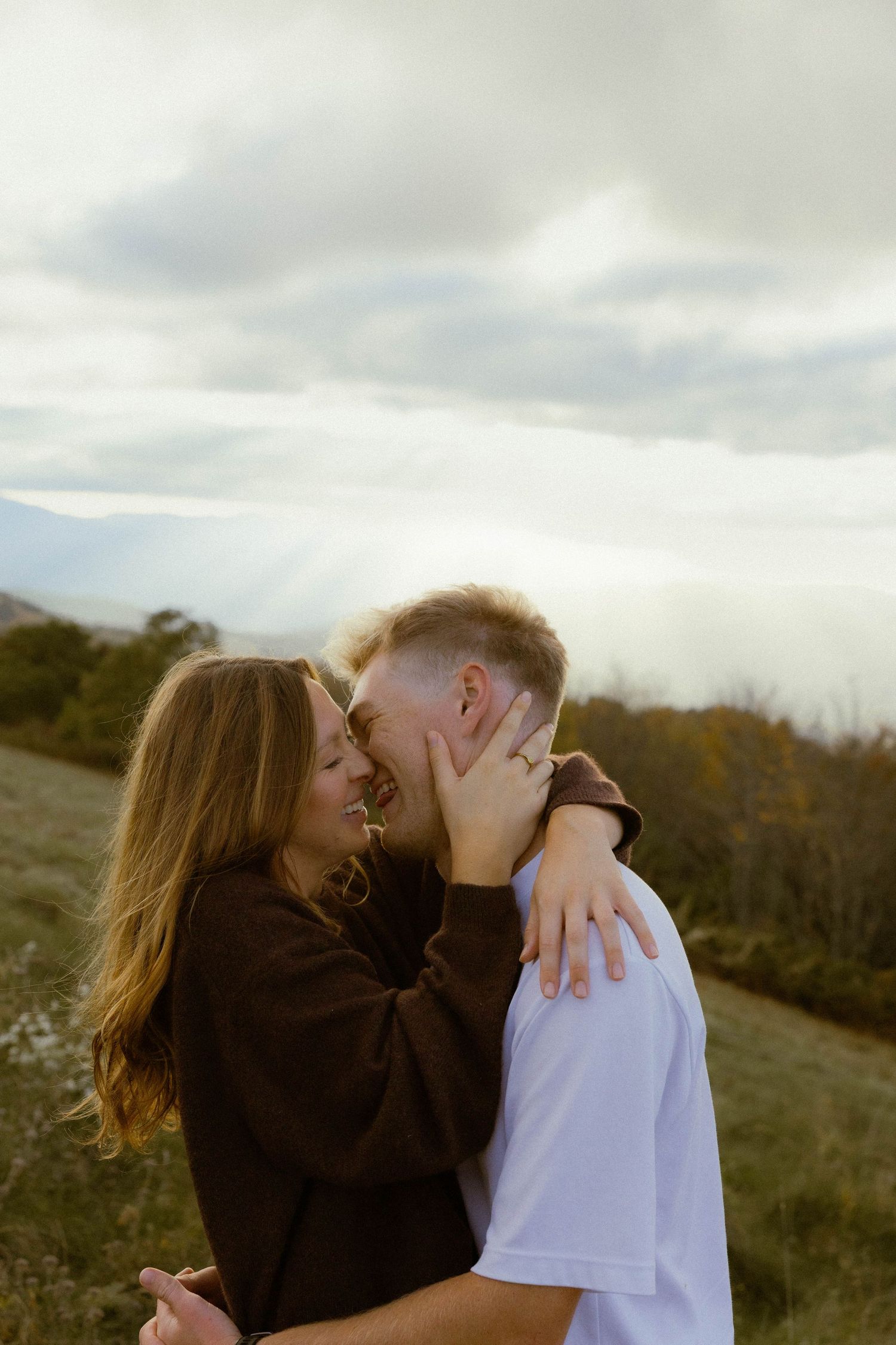 couple kissing in north carolina mountains