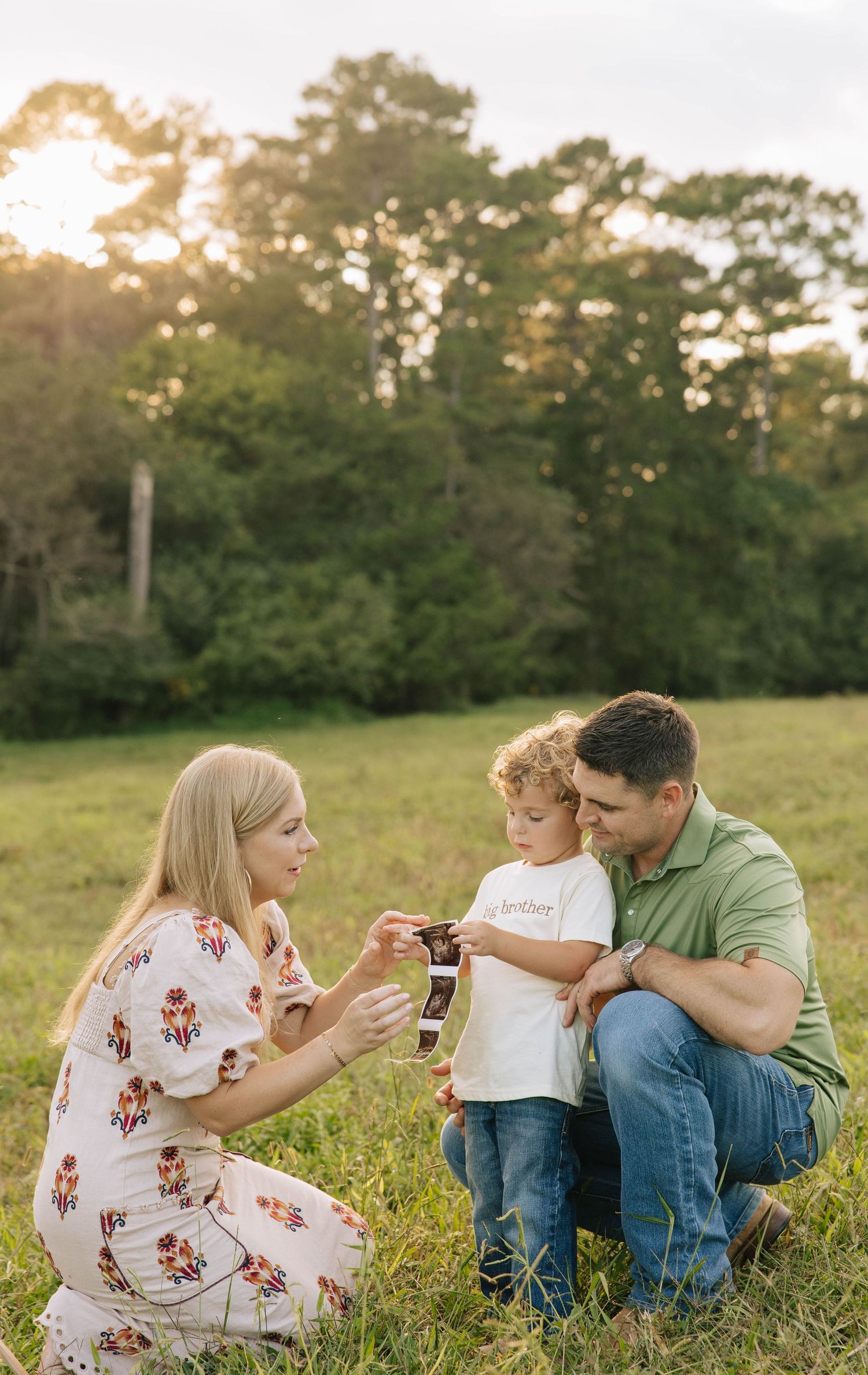 pregnancy announcement photos in a field