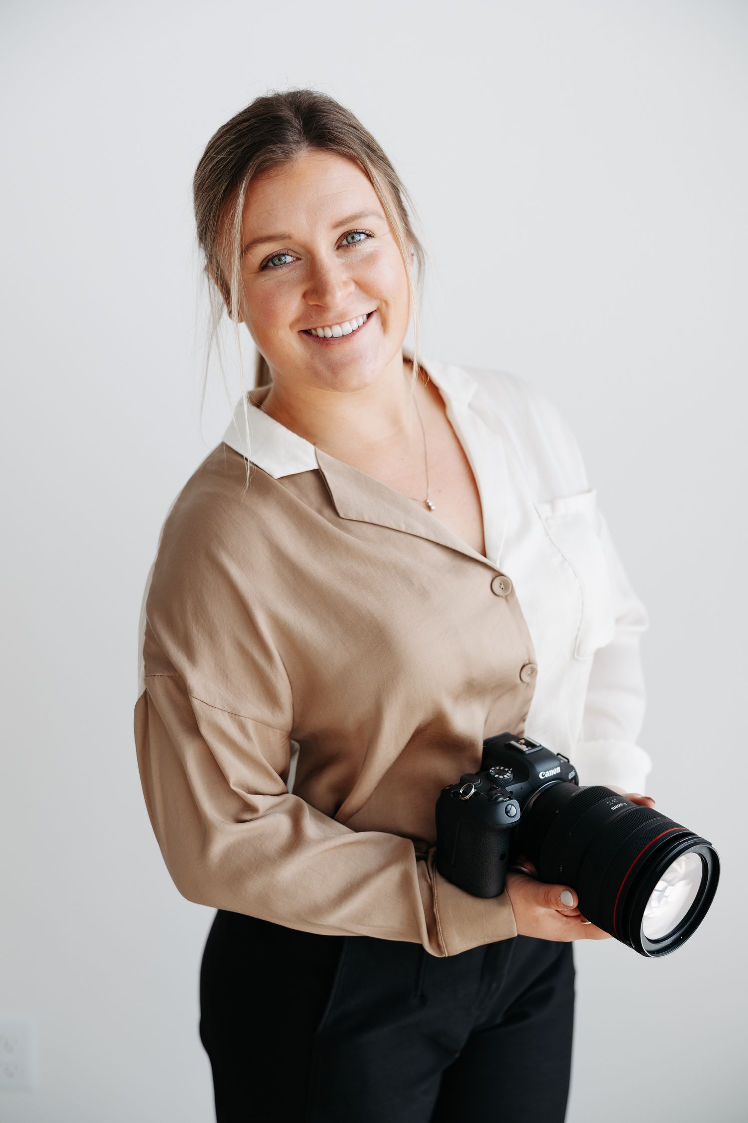 engagement and wedding photographer