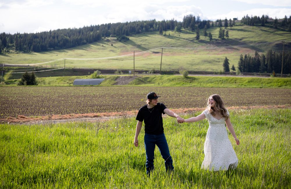 Kayleigh Seibel Photography - Salmon Arm BC - Engagement Photography