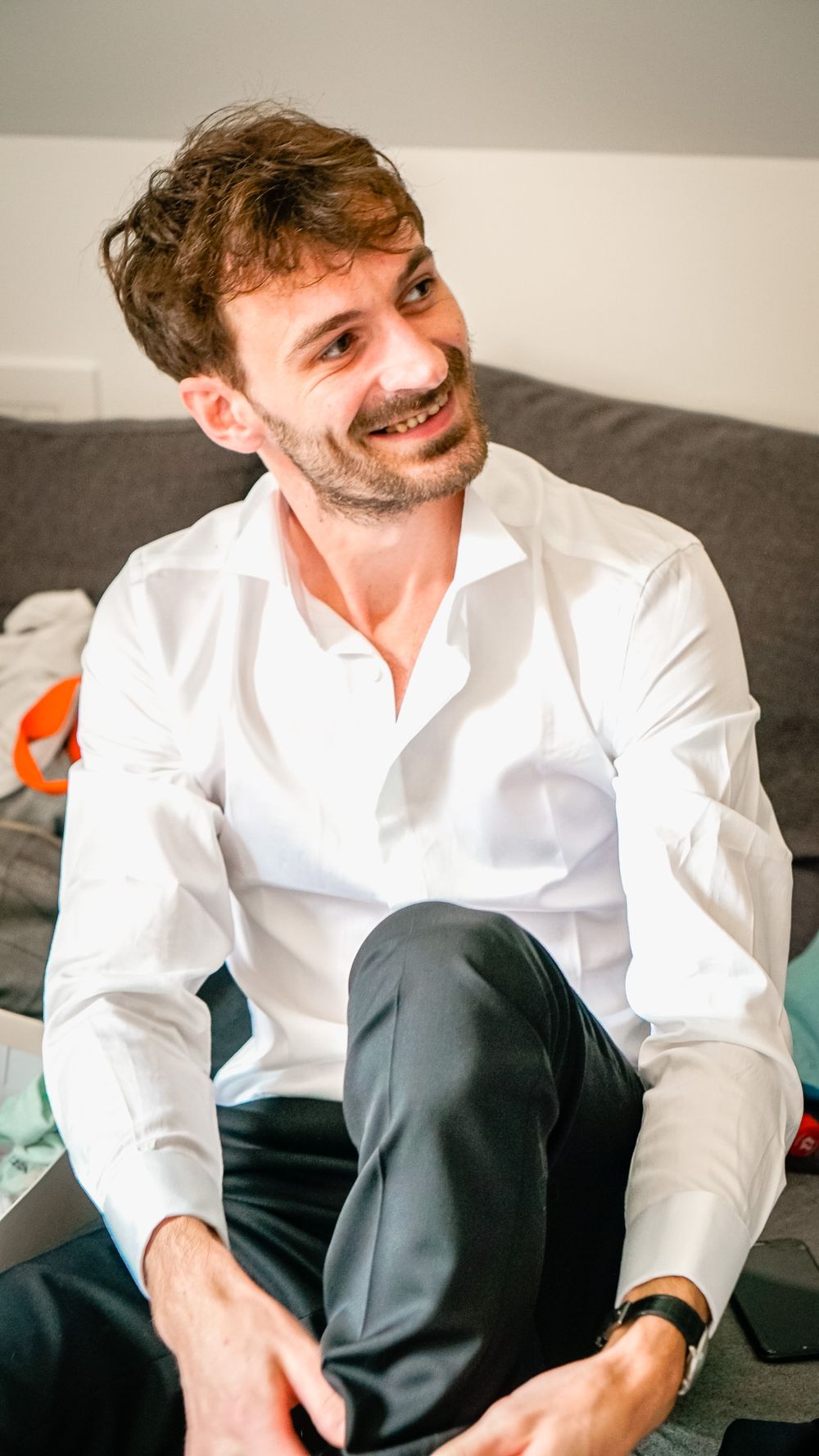 Photo de mariage, préparation du marié, par Chloé Cabanes