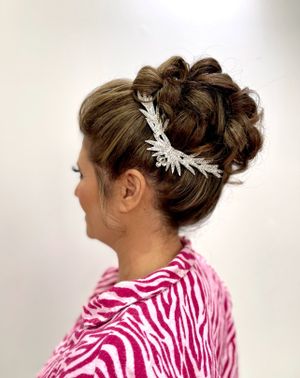 #mobhairstyes #motherofbridehair #weddinghair #wedddinghairup #upstyles