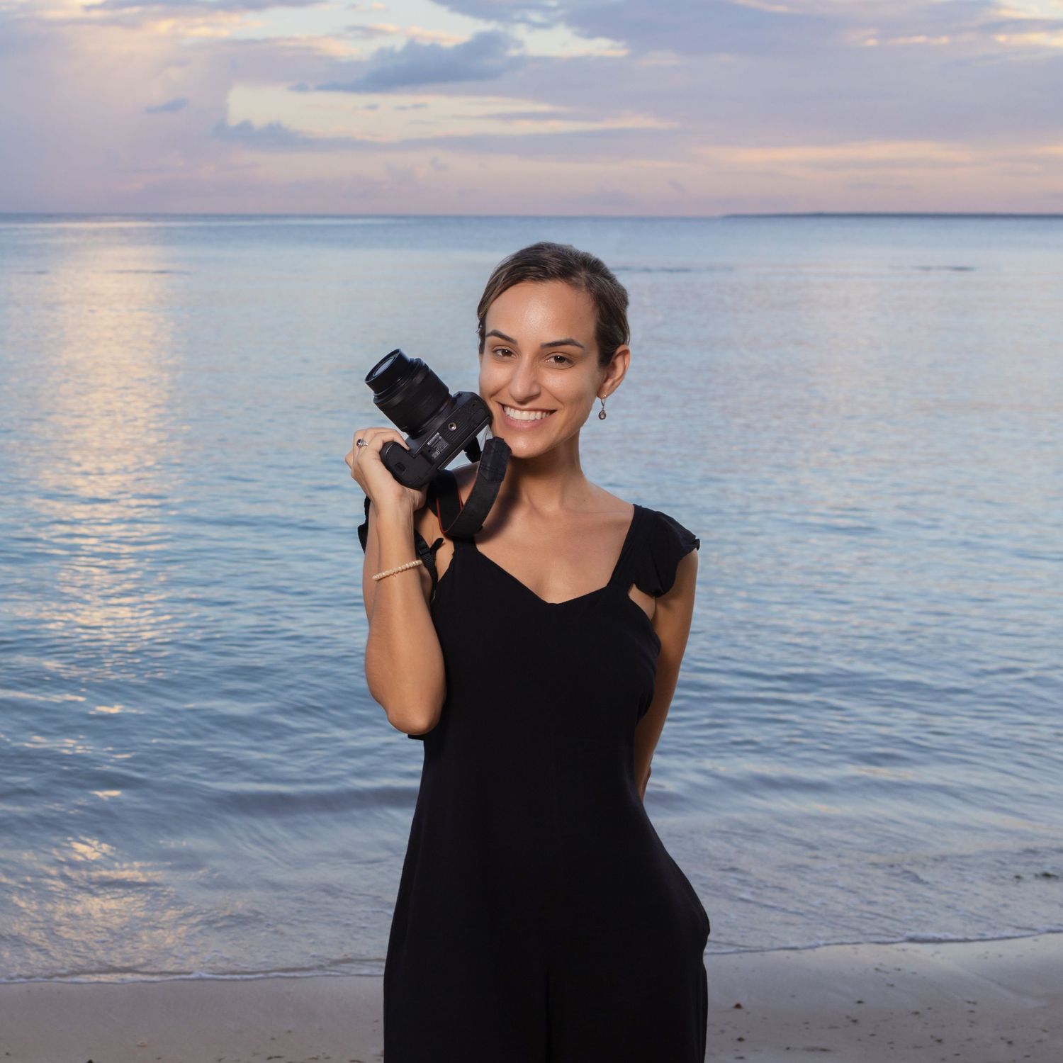 Portrait session at sunset with palm trees and tropical scenery. Sabrina Bertolini