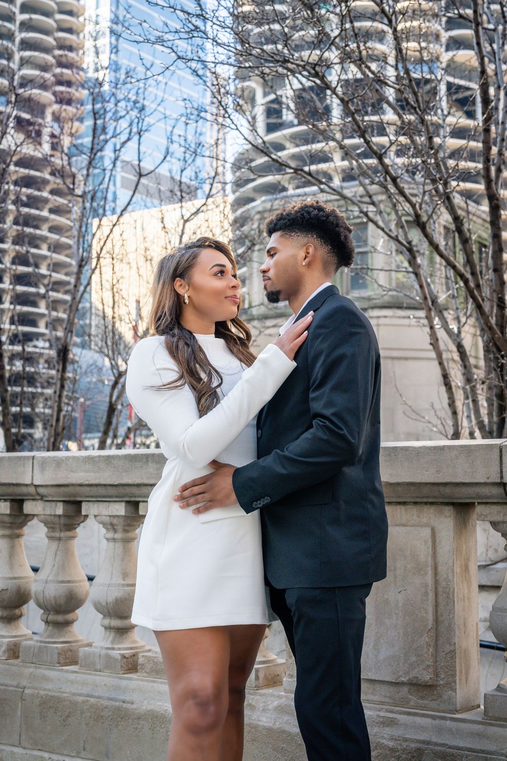 A couple shares an intimate moment in front of Marina City towers in Chicago.