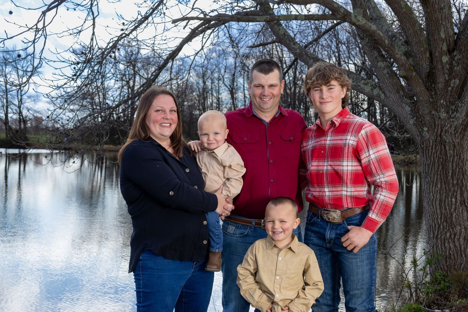 Family of 5 in jeans and flannels at Daretown Lake. Salem and Gloucester County Family Photographer