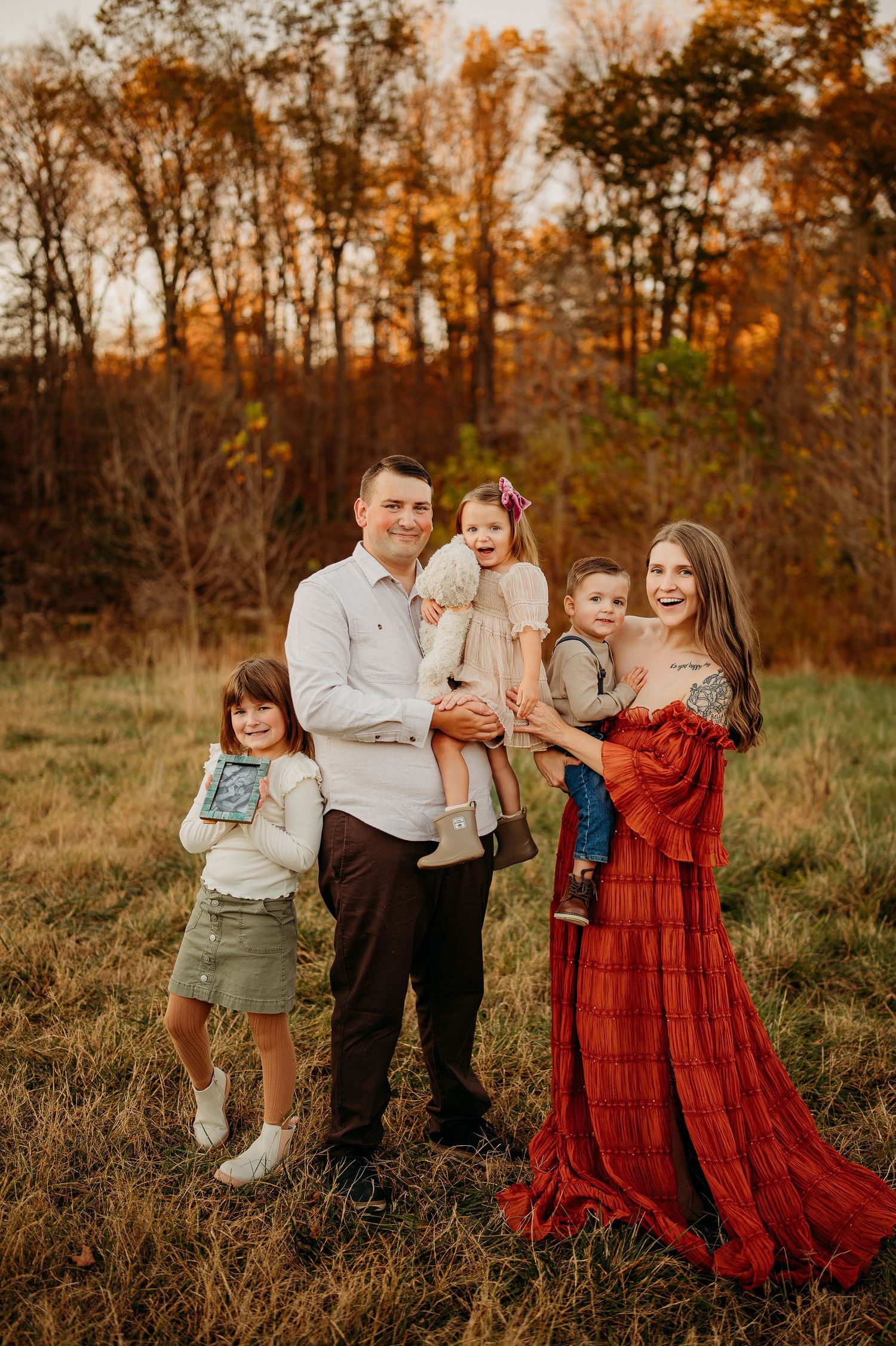 Kelsey Disney, professional Clarksville, Tennessee newborn, fresh 48, birth, cake smash and milestone photographer shown with family.
