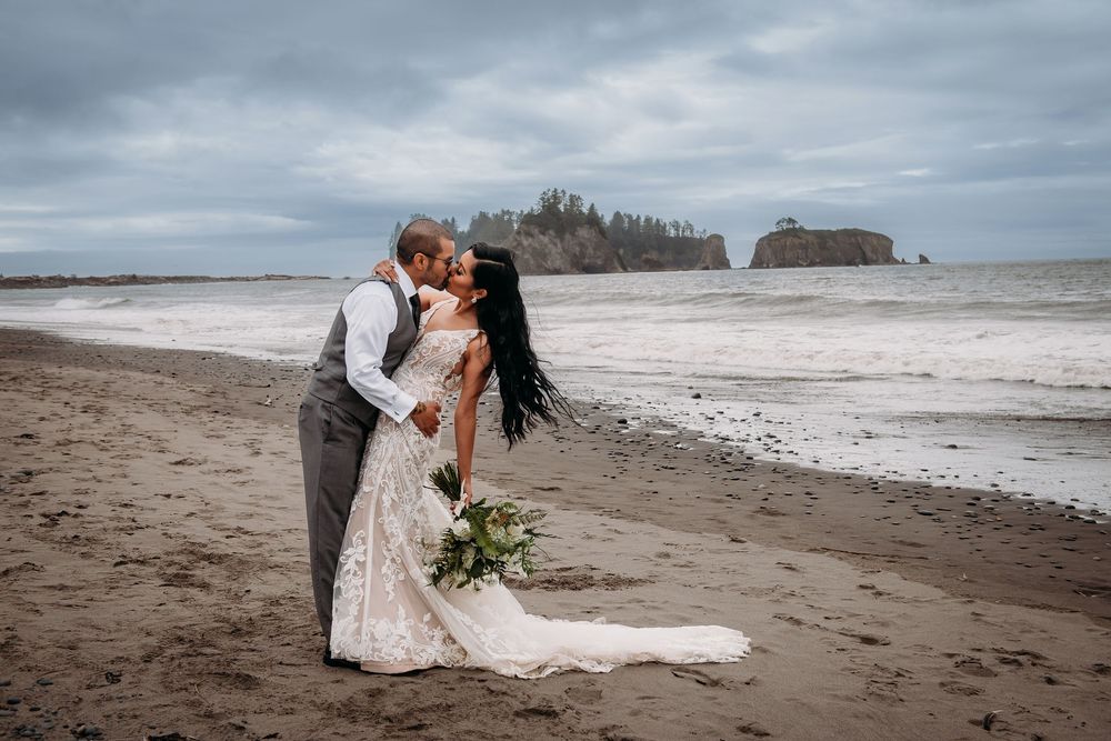 Charlotte Ann Photography - Weddings, Elopements, & Twilight Inspired Wedding Photography. Pacific Northwest, Forks, Washington Photographer