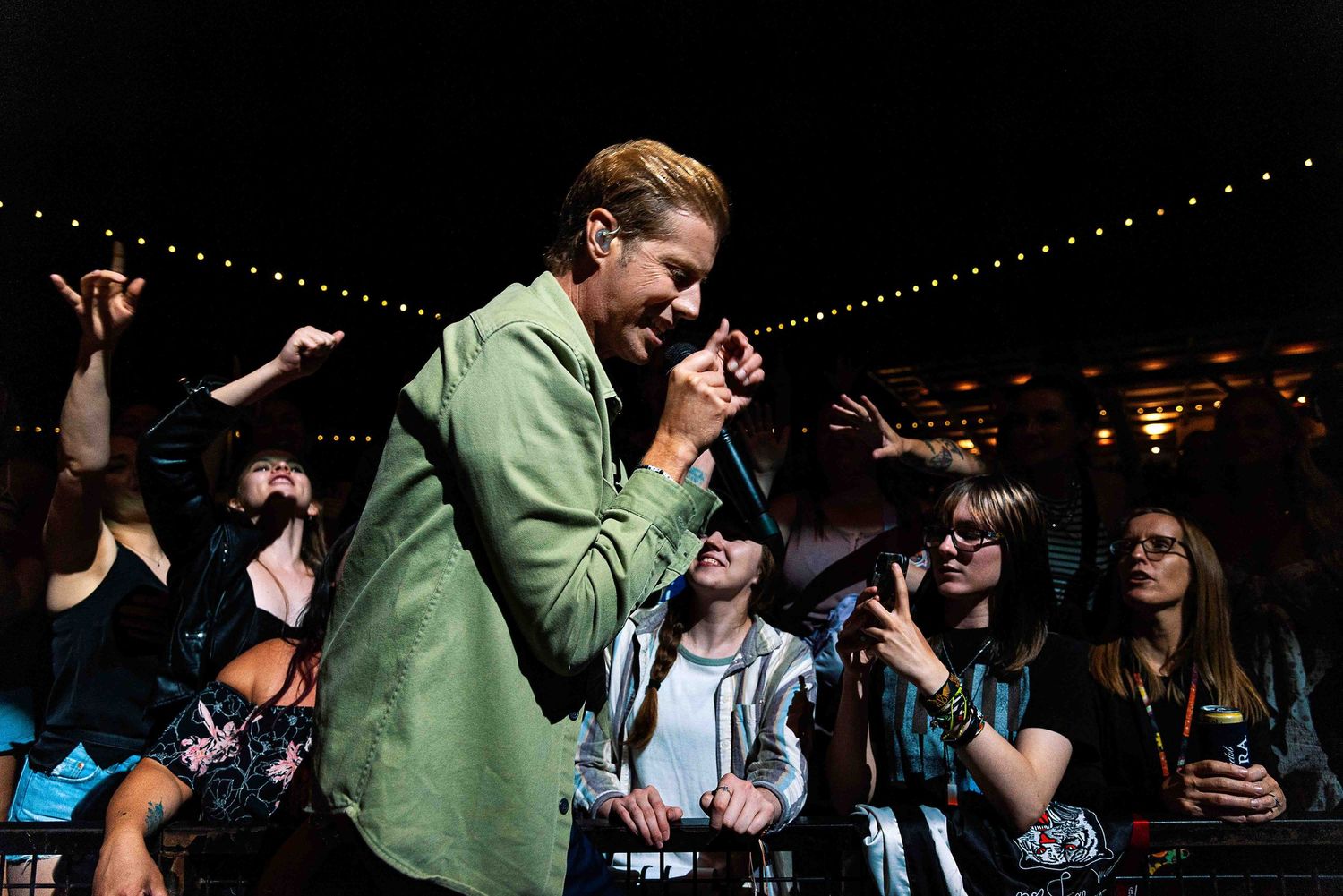 Picture of Andrew McMahon in the Wilderness singing at Summerfest.