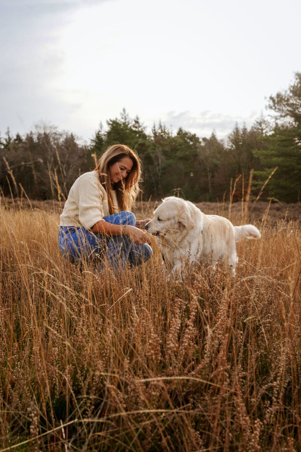 Fotoshoot buiten met hond en dame in Putten