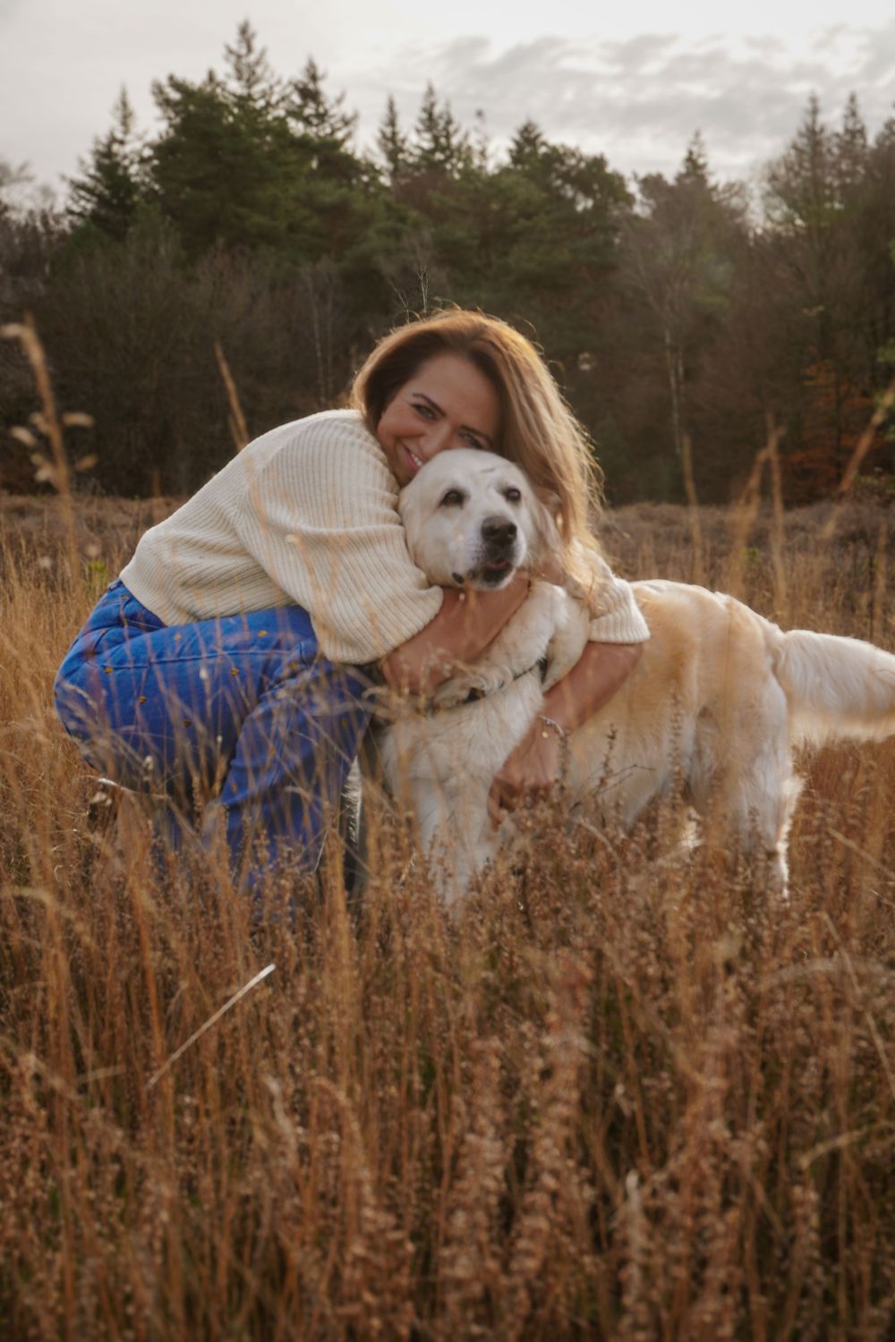 Vrouw en hond fotoshoot sessie golden hour