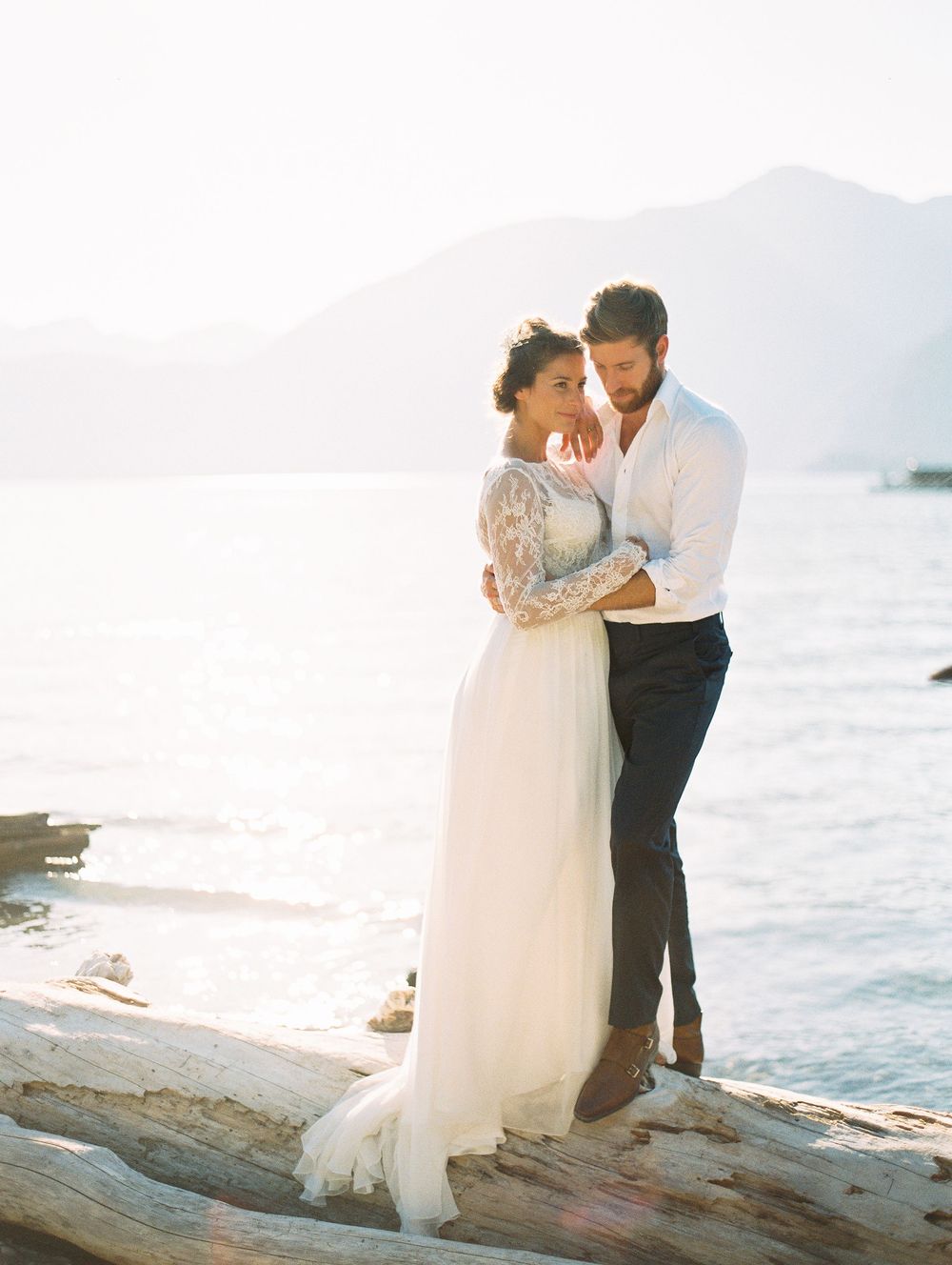 couple photos, outdoor engagement, natural