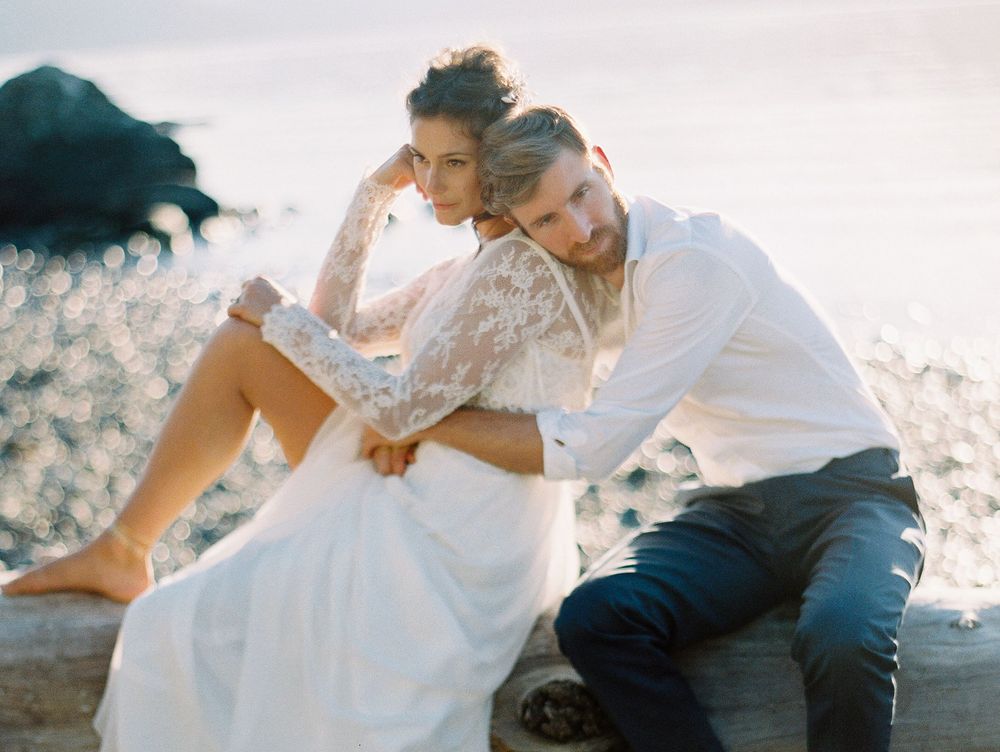 couple photos, outdoor engagement, natural