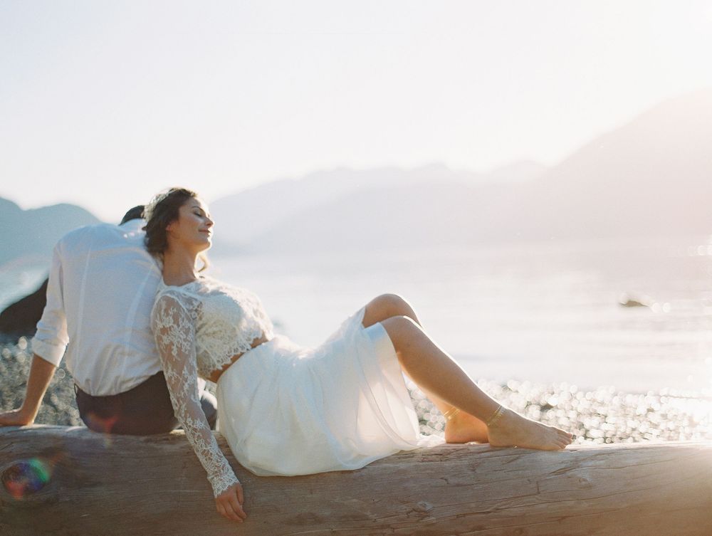 couple photos, outdoor engagement, natural