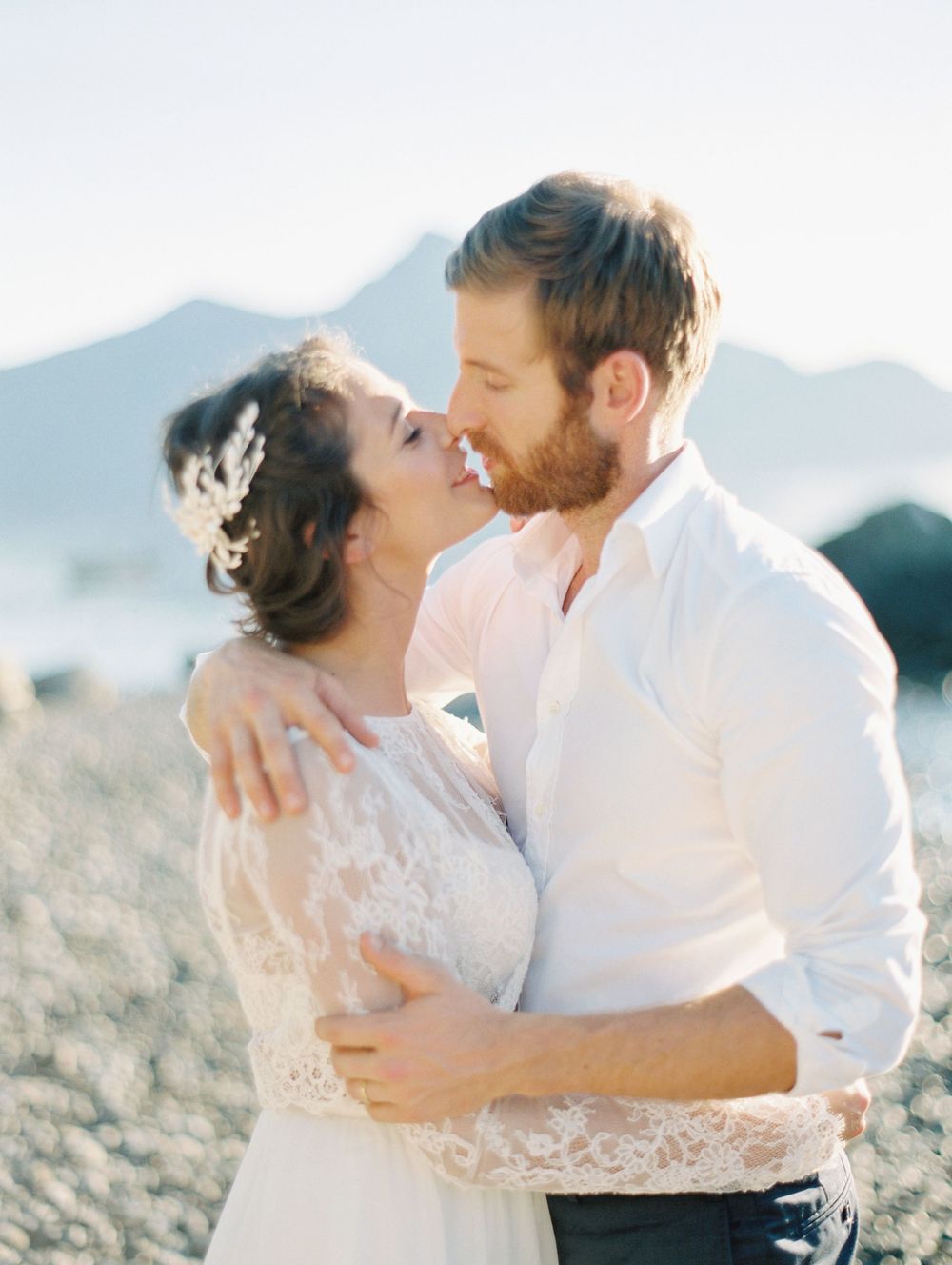 kissing in the engagement shooting