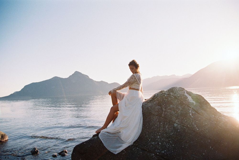 nature catching with bridal