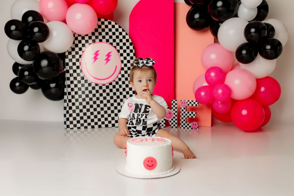 Cake Smash Photography | Southern Ohio | First Birthday Photoshoot | Milestone Photos | Bailey's Photography