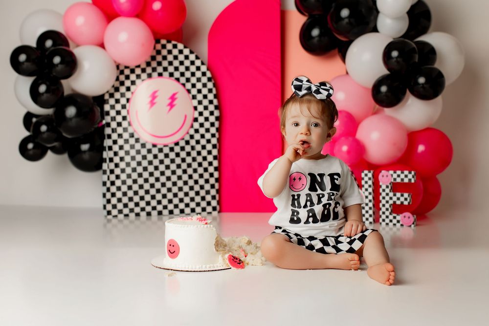 Cake Smash Photoshoot | First Birthday | Baileys Photography | Southern Ohio | Northern Kentucky