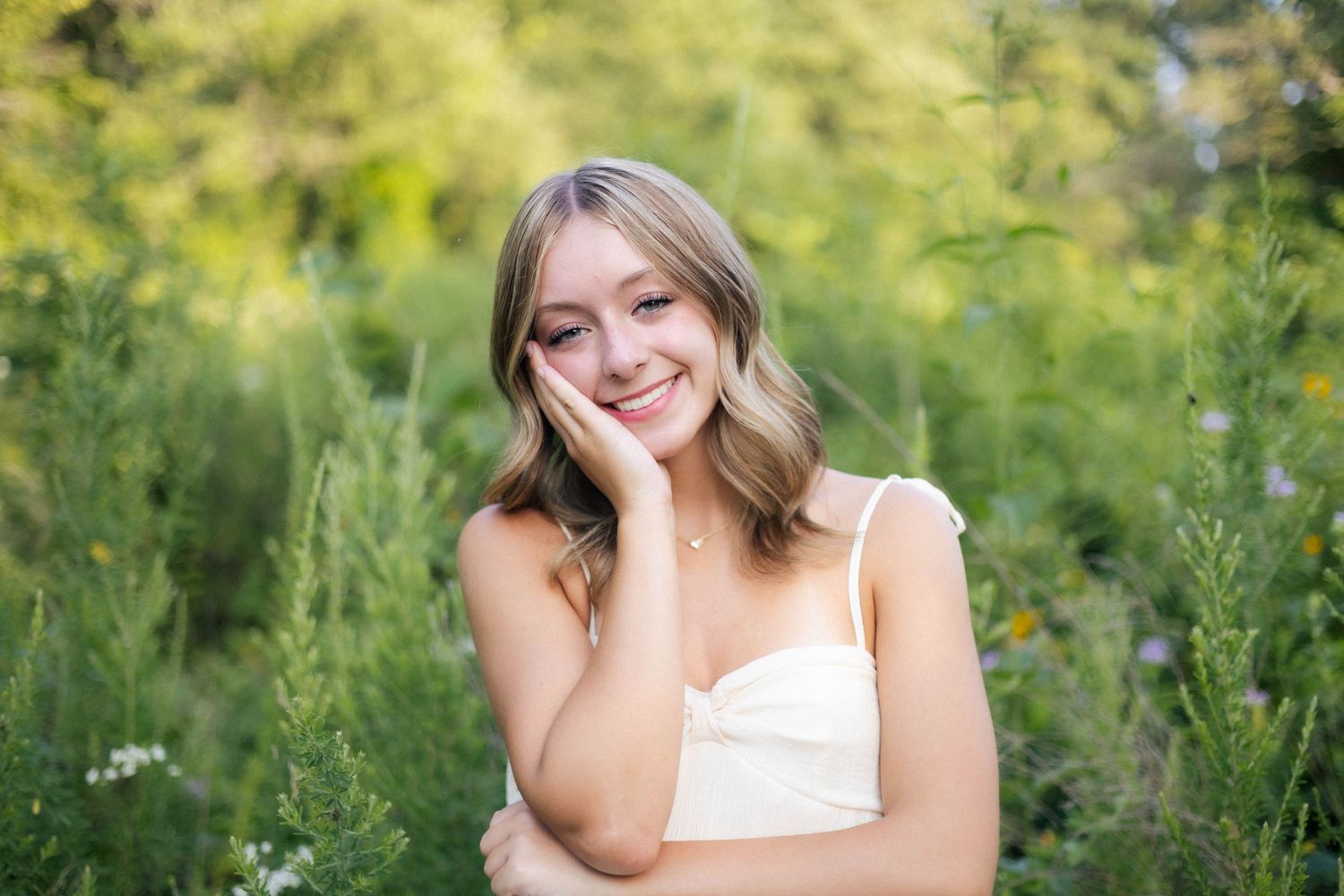 Outdoor summer golden hour senior photos in field in Springfield, Illinois