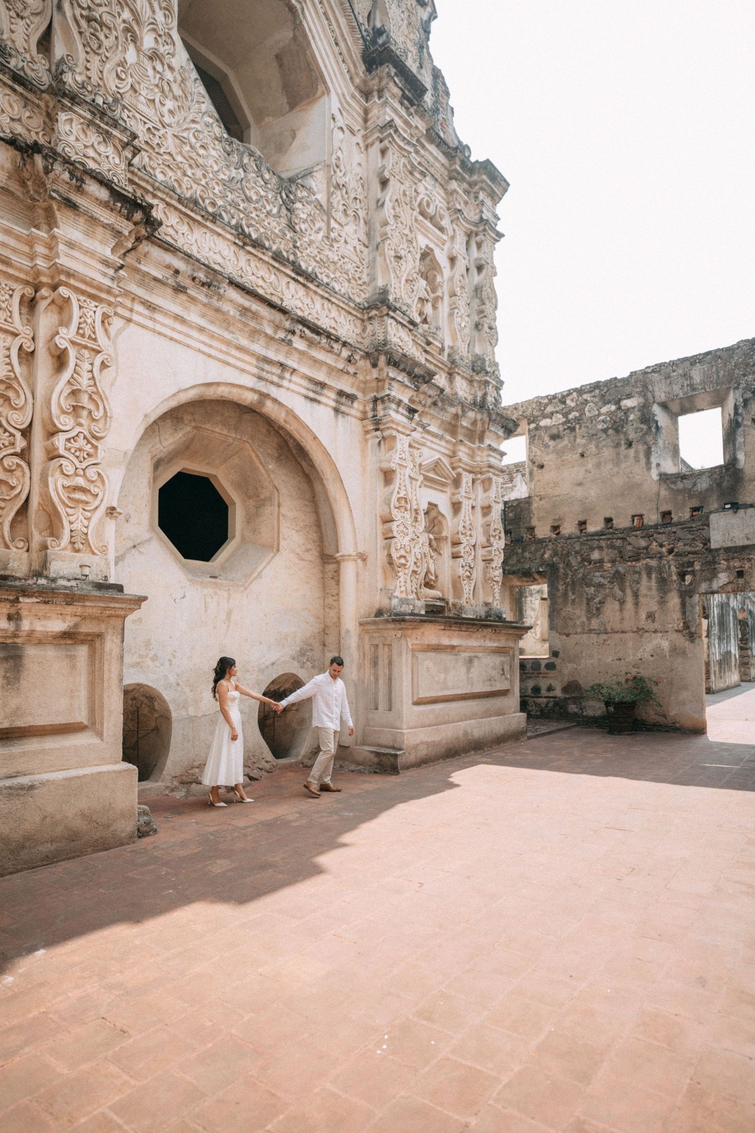 Luxury editorial destination wedding photographer in Antigua Guatemala