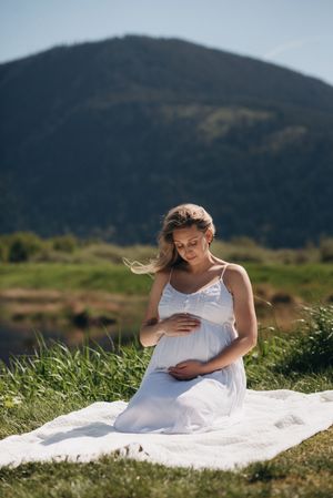 Professional BC photographer based in Langley, providing natural, beautiful maternity photo sessions in Surrey, White Rock, and the Lower Ma