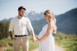 Professional BC photographer based in Langley, providing natural, beautiful maternity photo sessions in Surrey, White Rock, and the Lower Ma