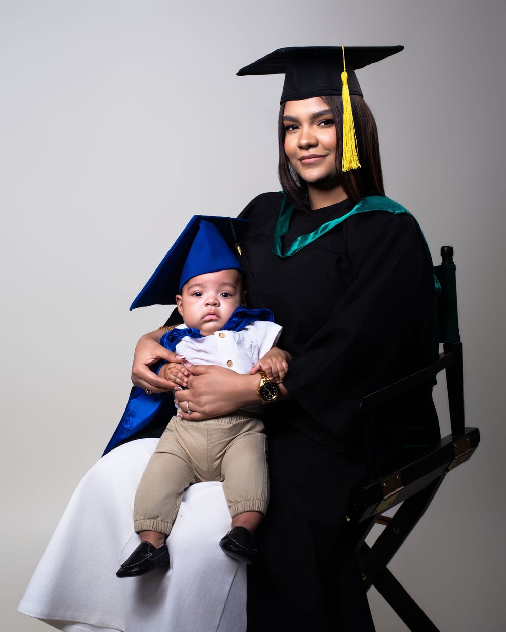 Utesa sesión de fotos en estudio graduación