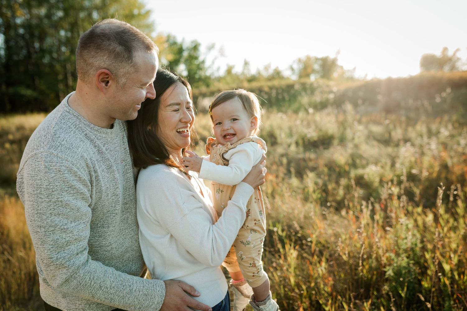 Fall mini sessions in Fish Creek Park at golden hour by Calgary lifestyle family photographer, Love & Sunshine Photography.
