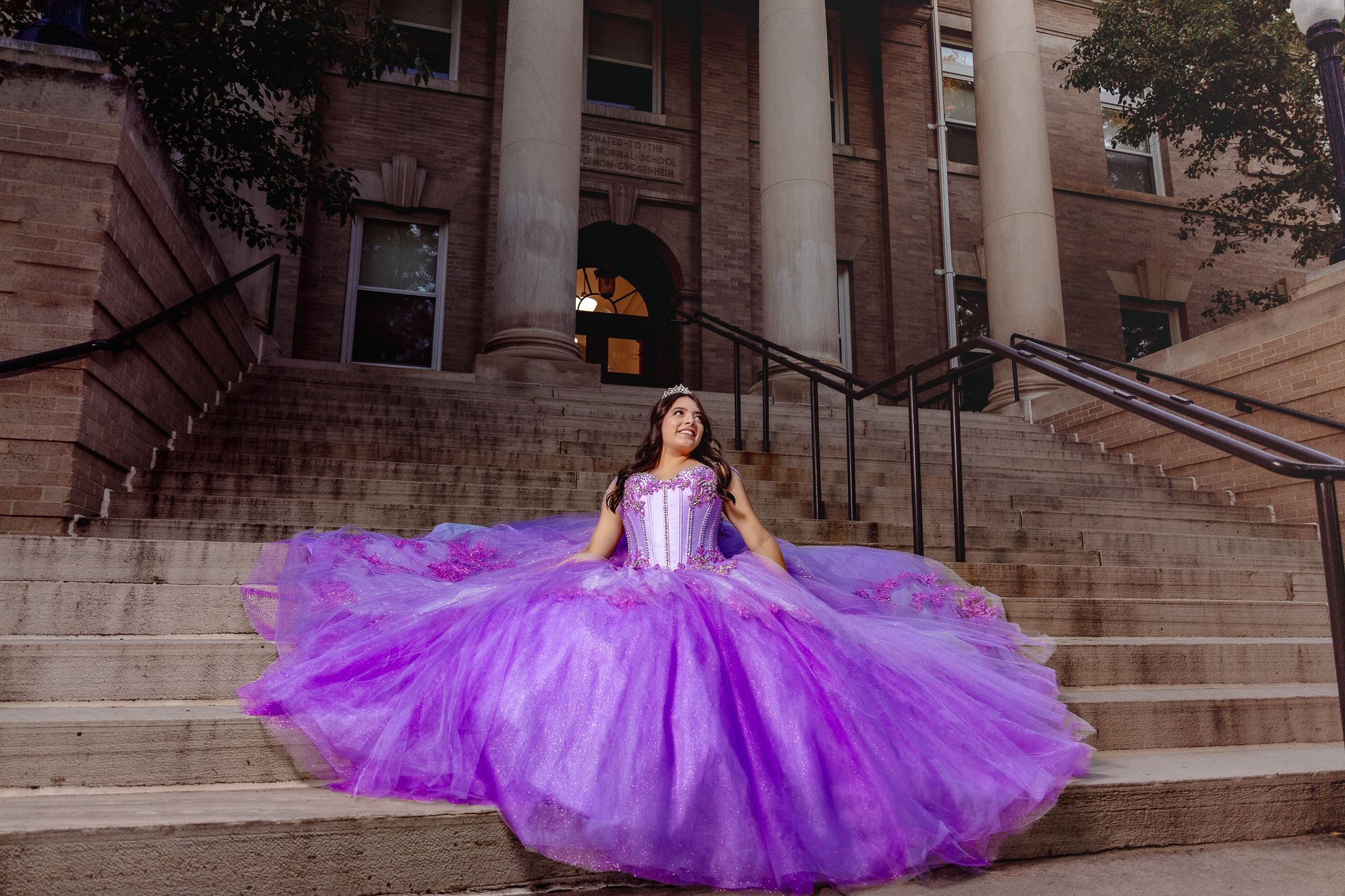 fotographia de quinceaneria en Greeley CO. QUINCEANERIA posing in her purple dress in colorado photoshoot  liz fotografa de colorado