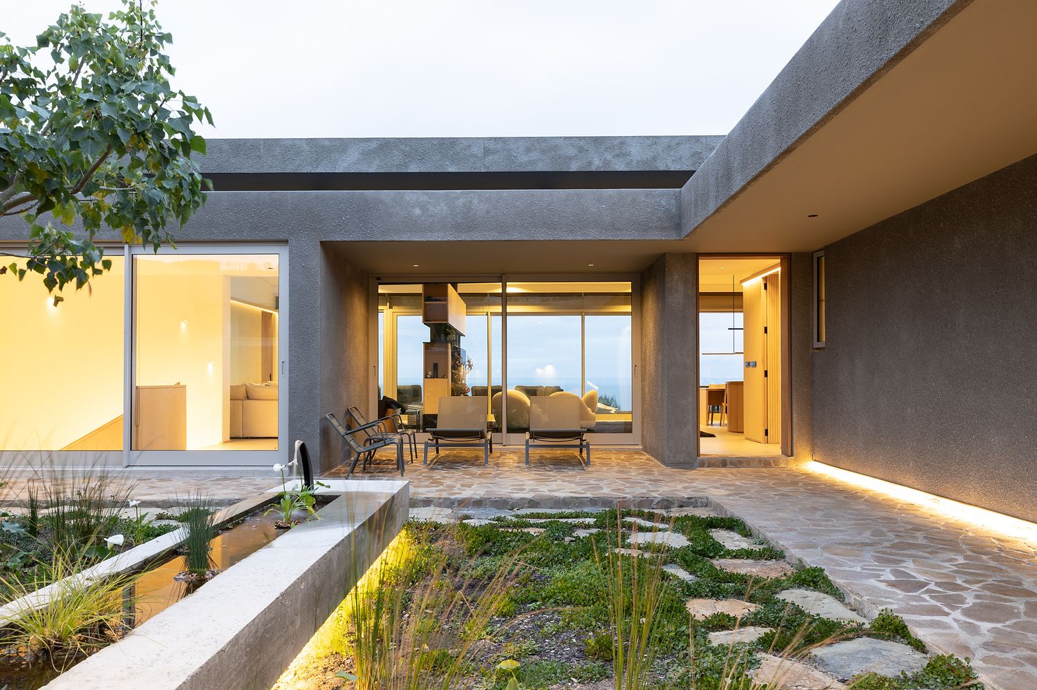 Modern coastal house in Oubaai Golf Estate overlooking the sea