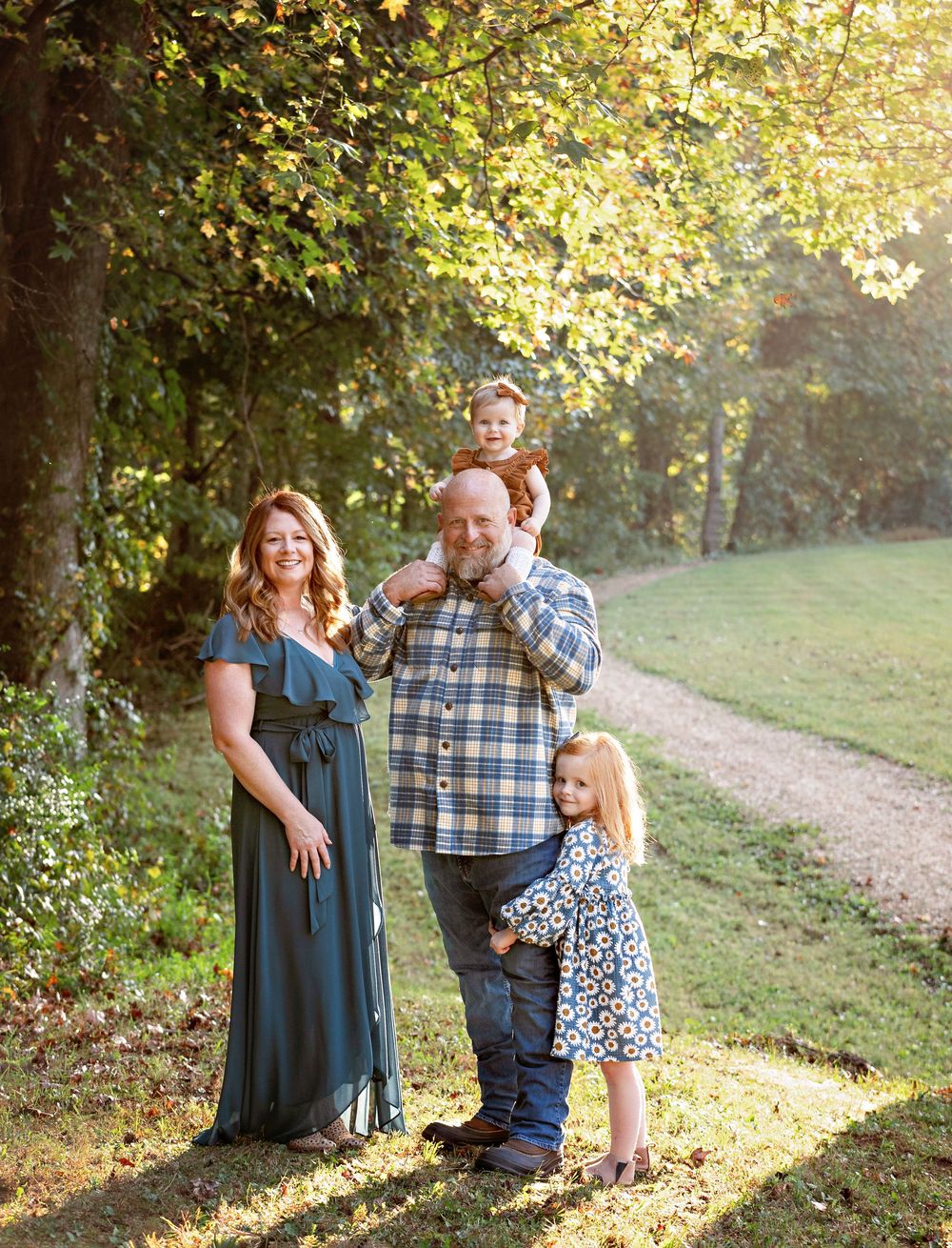 a family pic with daughter on dads shoulders. Greenville sc newborn photographer, Easley sc newborn photographer, Upstate sc newborn photogr