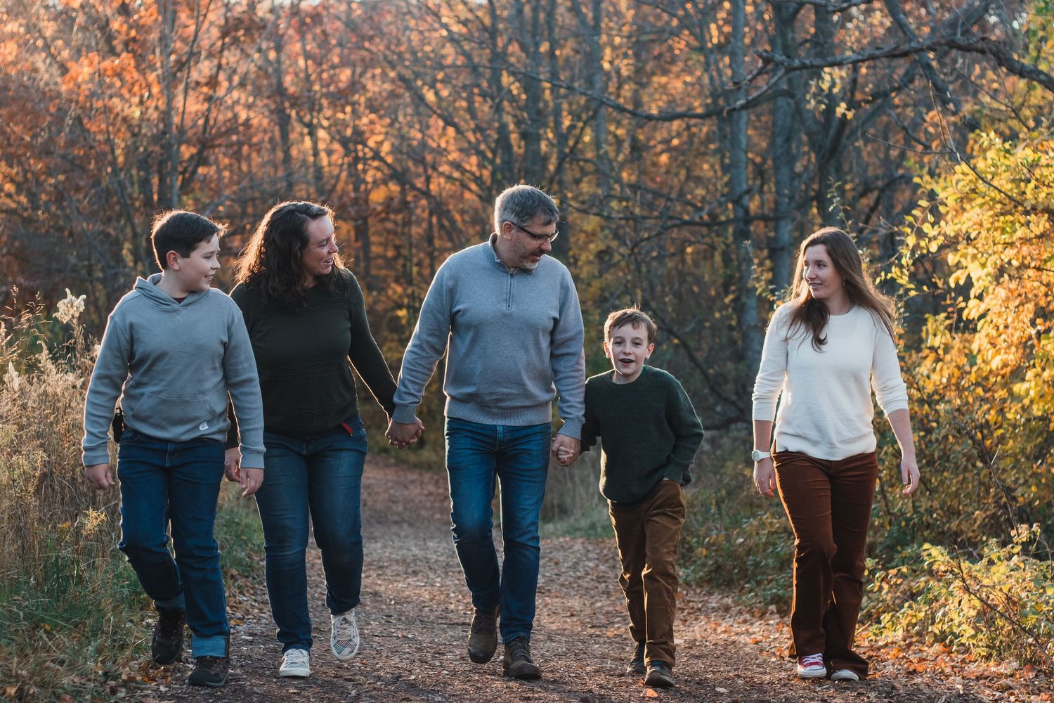 Family walking together for portrait, What to wear to your family photography session in Metro Detroit and south lyon, Michigan area.