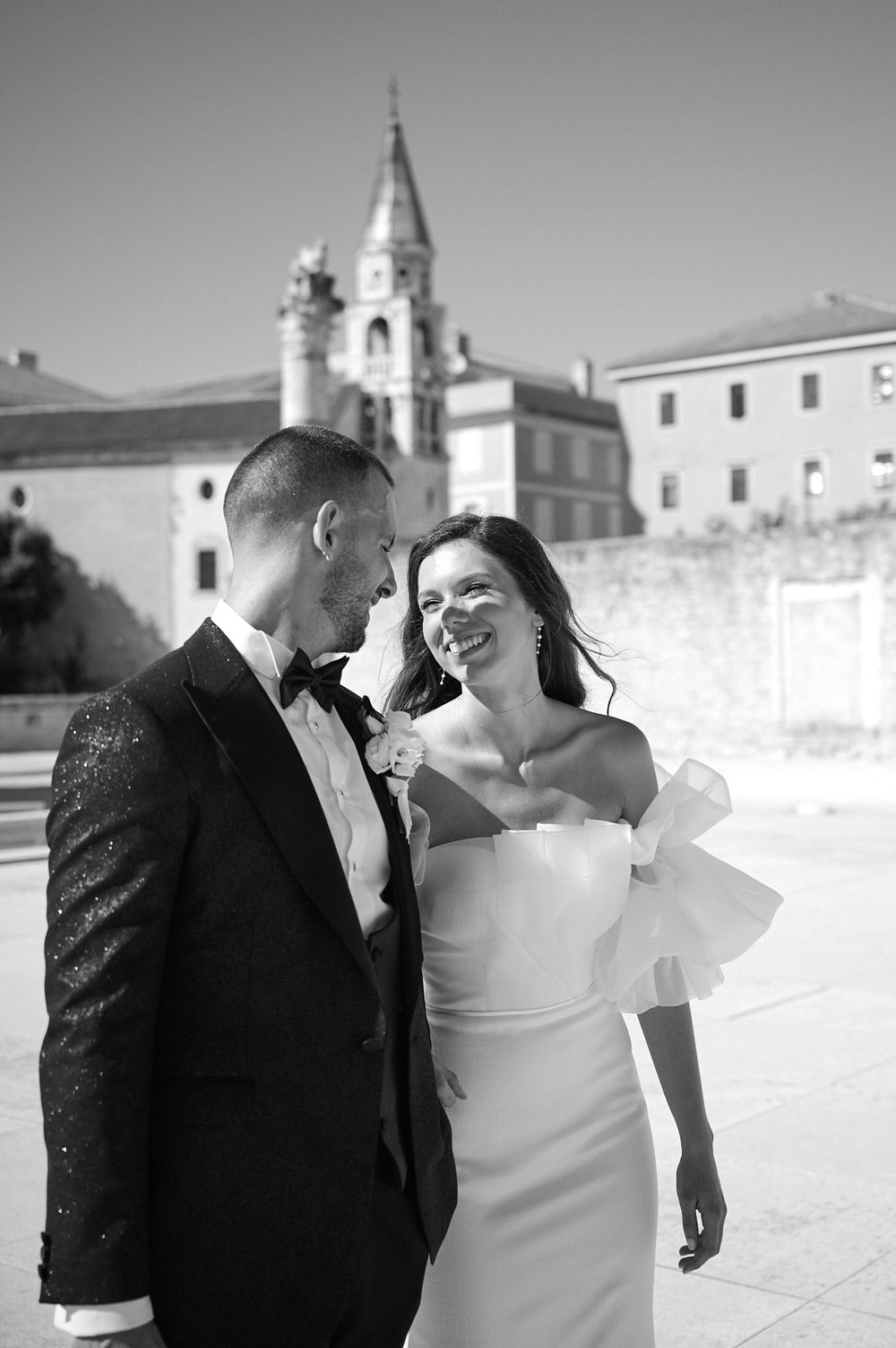 Black and white wedding photos showing a couple sharing intimate moments outdoors.