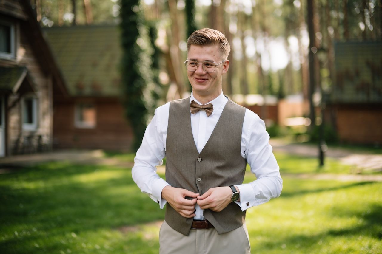 Fotograf ślubny Poznań – przygotowania pana młodego