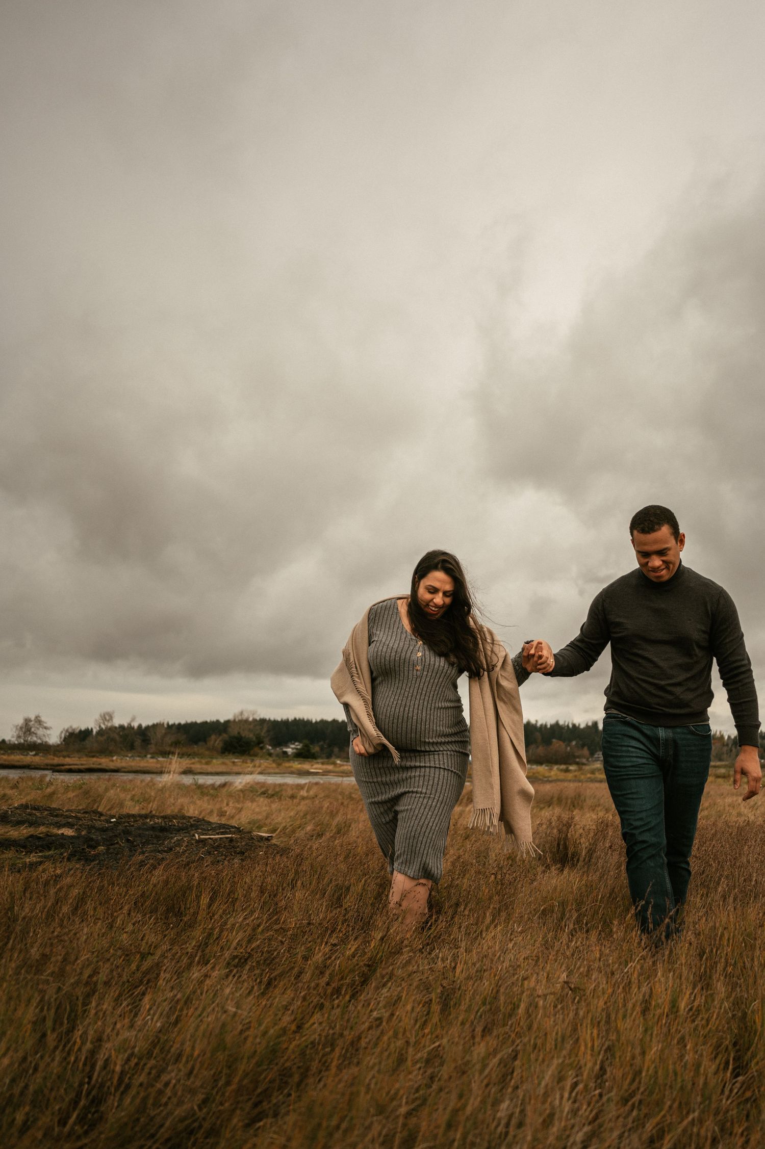 Creative Romantic Lifestyle Outdoor Maternity Photoshoot in Vancouver by Marina Dams