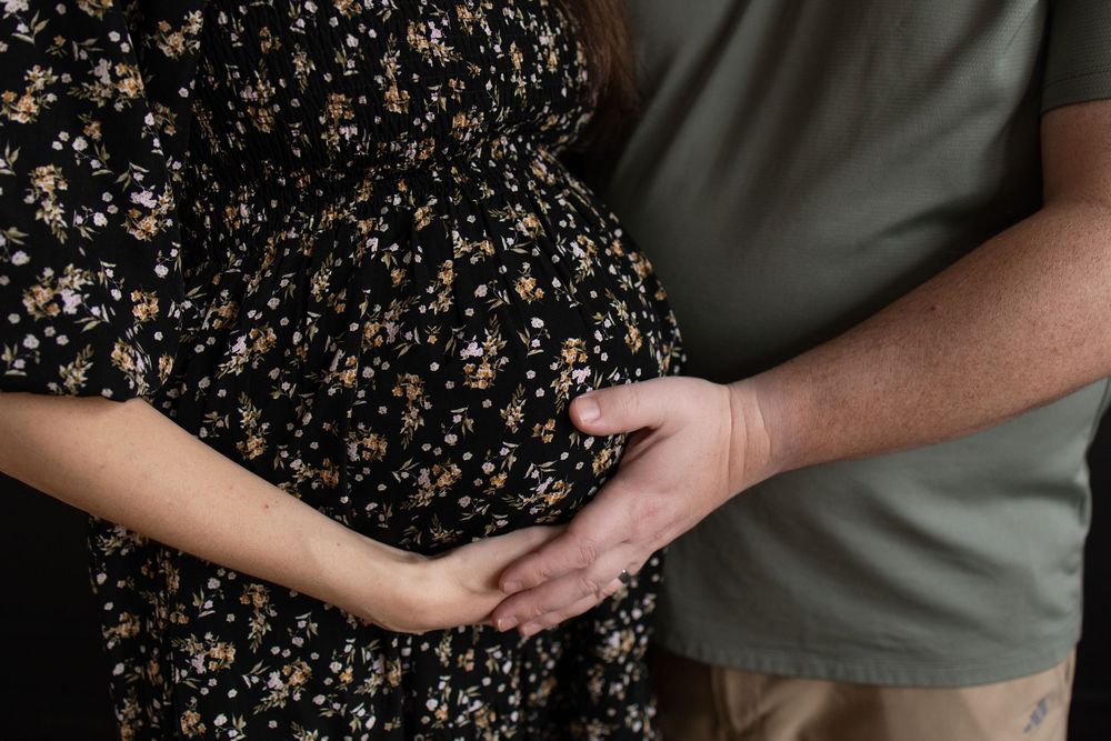 Kendall Kuss Photography, maternity photos in Watertown Wisconsin family photo studio