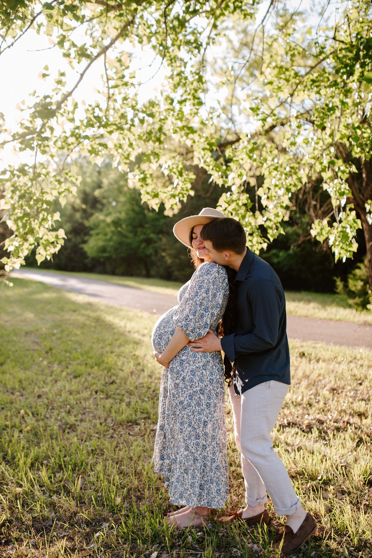 Maternity pregnancy photo session in Sedgwick County Park, family pictures in Wichita, KS, by Jessica Nadine Photography