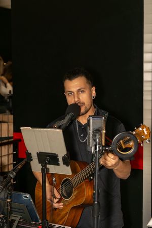 Live music performance captured during a Bay Area luxury lifestyle event by Raymond C. Hansell Photography.