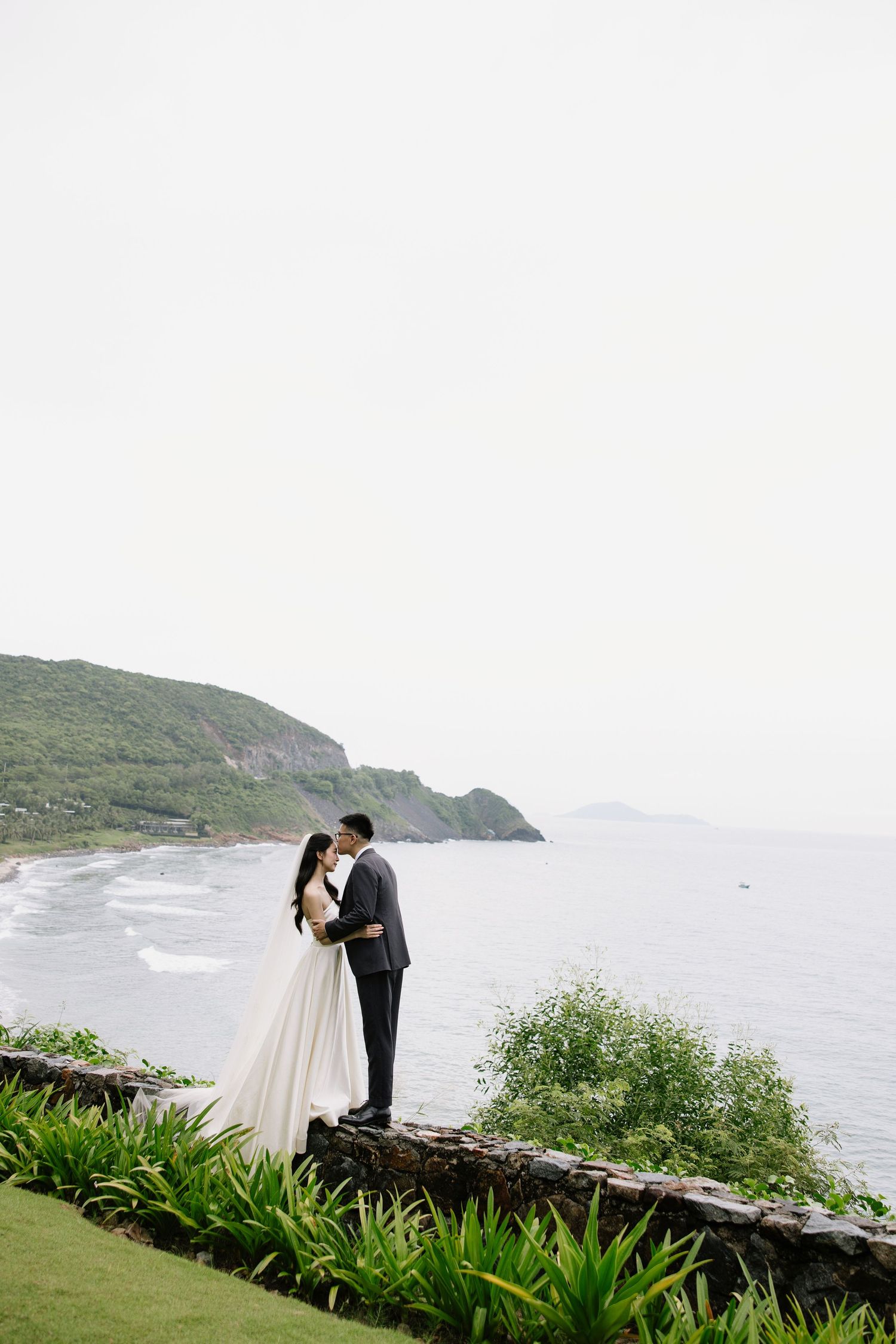 Mia Resort Nha Trang engagement photoshoot by PHANQUOCKHAstudio