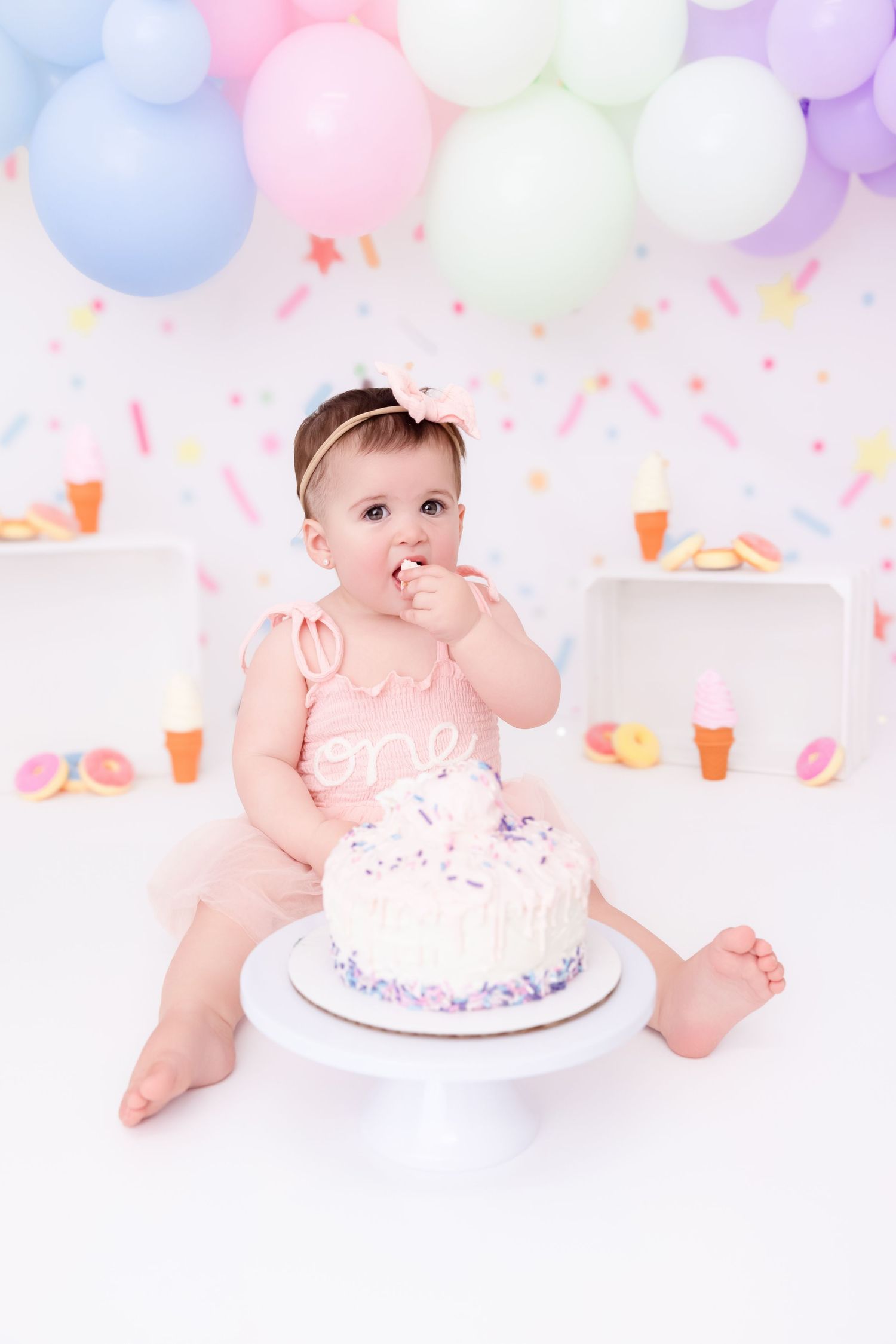 best Long Island cake smash photographer, Long Island birthday photographer, sweet one first birthday theme photo shoot, li first birthday