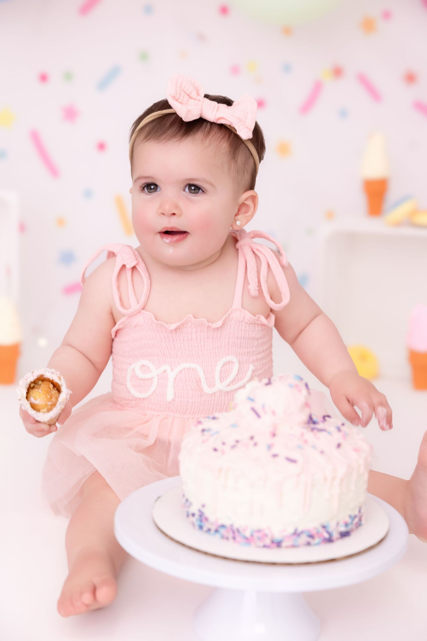 best Long Island cake smash photographer, Long Island birthday photographer, sweet one first birthday theme photo shoot, li first birthday
