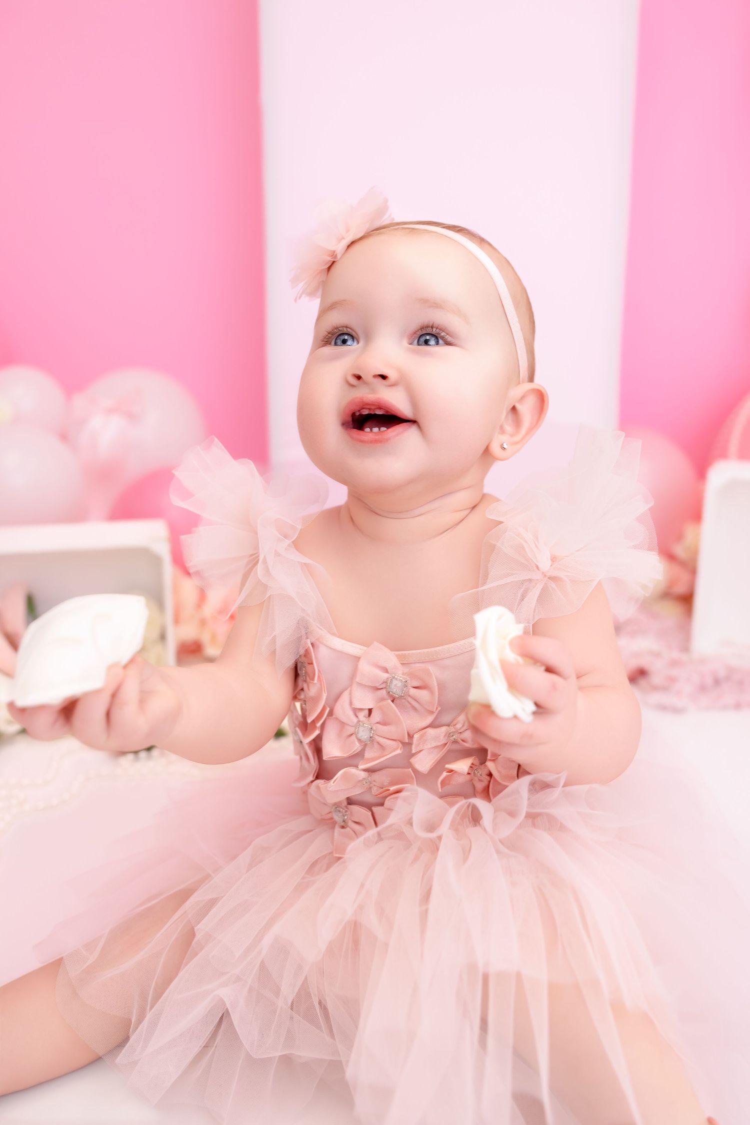 best Long Island cake smash photographer, Long Island birthday photographer, Long Island first birthday photo shoot, first birthday photos